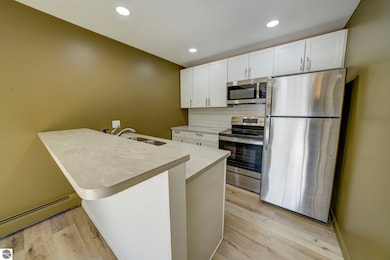 1021 Centre St unit 11, Traverse City, MI 49686 - photo 6