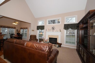 6311 Saskatchewan Dr, Louisville, KY 40228 - photo 5