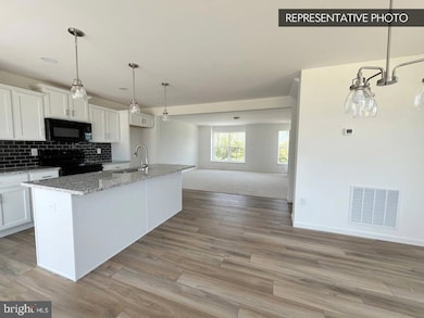 708 Deerfield Blvd, Pennsburg, PA 18073 - photo 4