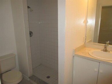 319 11th Ave E Main Bathroom