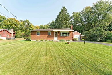 3 Trolley Bed Ln, Saratoga Springs, NY 12866 - photo 2