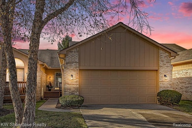 21971 Lancrest Ct unit 293, Farmington Hills, MI 48335 - photo 3