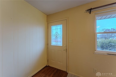 1043 Nutmeg Square S, Troy, OH 45373 - photo 3