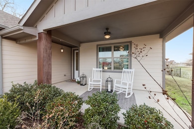 1374 Greenfield Dr, Gainesville, TX 76240 - photo 4