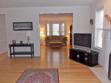 1040 Woodberry Dr, Mountain Top, PA 18707 - photo 7