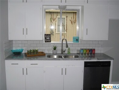 958 E Cedar St, Seguin, TX 78155 - photo 7