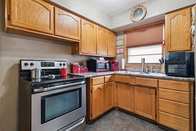503 W Dale St, Waterloo, IA 50703 - photo 5