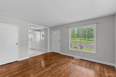 2490 Mullanphy Ln, Florissant, MO 63031 - photo 4