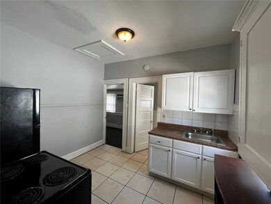 610 14th St N unit 1/2, Saint Petersburg, FL 33705 - photo 7