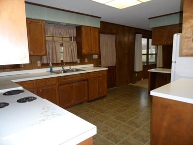 310 Hillcrest St, Manchester, TN 37355 - photo 4