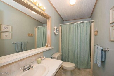 7526 Montauk - Guest Bathroom