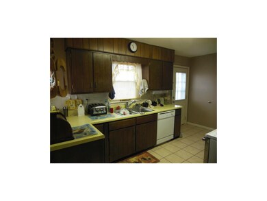 good cabinet & counter space
