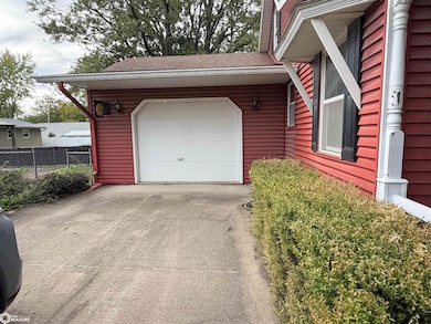 1104 S 7th St, Fairfield, IA 52556 - photo 2