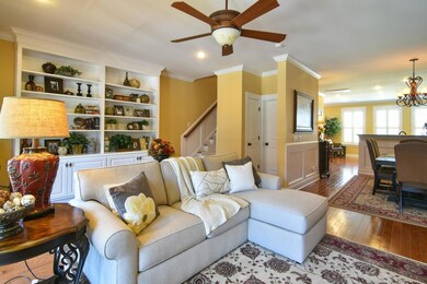 2527 family room 4