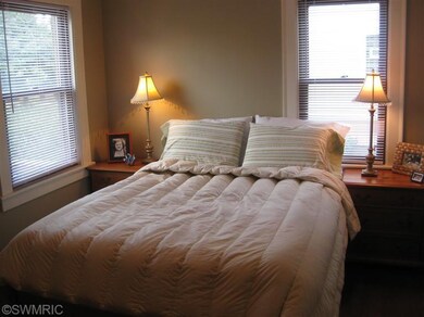 902 Arlington St NE, Grand Rapids, MI 49505 - photo 5