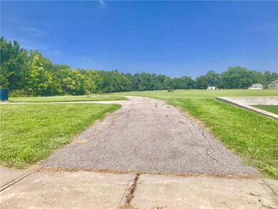 1906 Red Bud Ct, Raymore, MO 64083 - photo 3