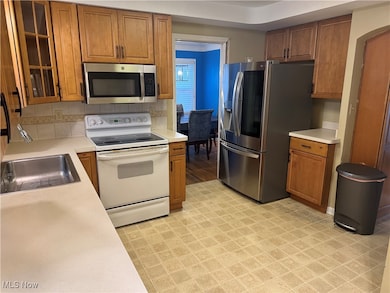 4345 Baintree Rd, Cleveland, OH 44118 - photo 6