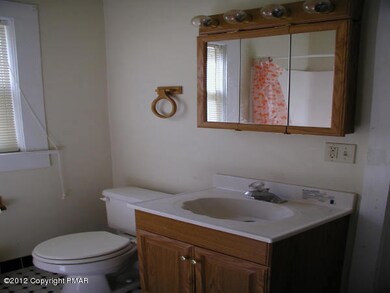 11 N 6th St, Stroudsburg, PA 18360 - photo 4