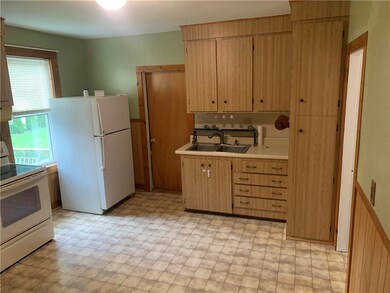 7 Lafayette St, West Warwick, RI 02893 - photo 4