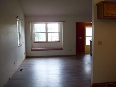 13x15 living room, beautiful new flooring on main 