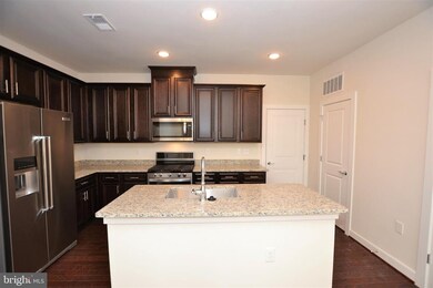 13381 Launders St, Herndon, VA 20171 - photo 3