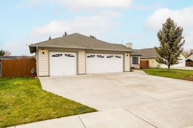 1707 NW 20th St, Redmond, OR 97756 - photo 2