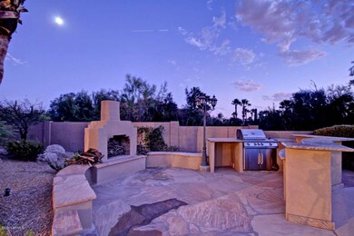 Fireplace/Bar/Grill