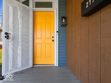 217 Howard St, Shelbyville, IN 46176 - photo 3