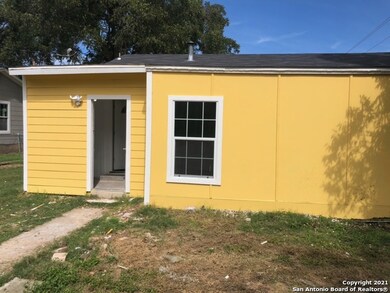 833 E Cedar St, Seguin, TX 78155 - photo 6