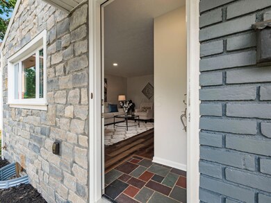 5624 Sandalwood Blvd, Columbus, OH 43229 - photo 2