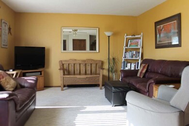 LIVING ROOM<|><|>