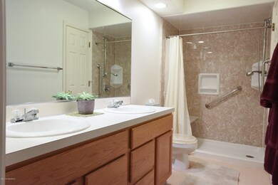1836 Cross Bend St NE unit 71, Grand Rapids, MI 49505 - photo 5
