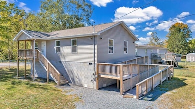 127 Calhoun St, Alderson, WV 24910 - photo 2