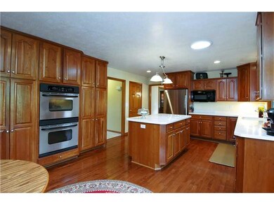Family Room. Vaulted Ceiliing In Family Room