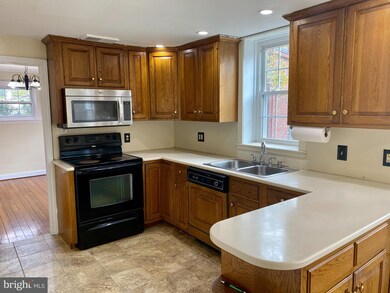 713 Warren St, Reading, PA 19601 - photo 7