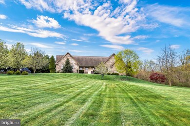 266 Lindman Dr, Chambersburg, PA 17202 - photo 2