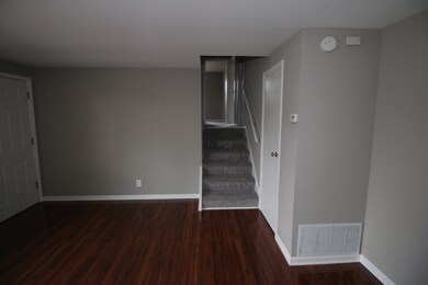 unlisted-address, Carpentersville, IL 60110 - photo 5