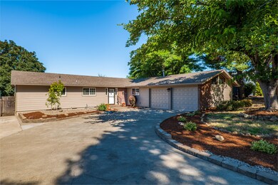 426 NE Royal Dr, Grants Pass, OR 97526 - photo 2