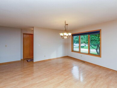 1800 Hidden Hollow Ln NW, Cedar Rapids, IA 52405 - photo 6