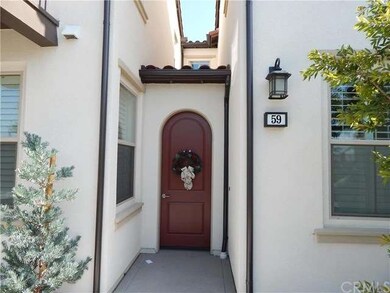 Entrance with breezeway to the front door
