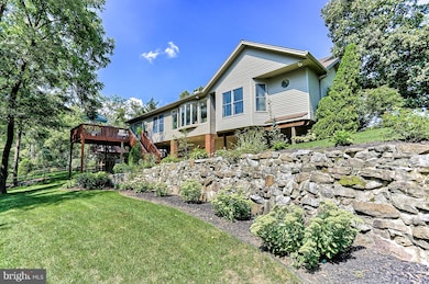 128 Buckingham Dr, Chambersburg, PA 17201 - photo 3