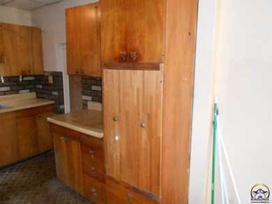 214 SE 27th St, Topeka, KS 66605 - photo 5