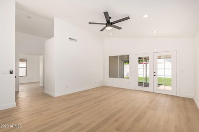 660 W Caroline Ln, Chandler, AZ 85225 - photo 4