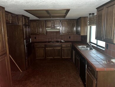 207 Hardesty Dr, Shawnee, OK 74804 - photo 4