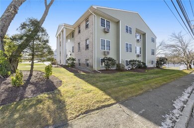 2060 Mineral Spring Ave unit 12, North Providence, RI 02911 - photo 2