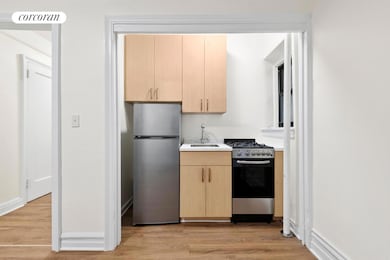 44-14 Newtown Rd unit 1O, Astoria, NY 11103 - photo 2