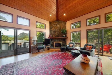 Great Room with Clerestory Windows. Ceiling 17' at