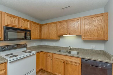 3000 Wilson Ave SW unit 3, Cedar Rapids, IA 52404 - photo 3
