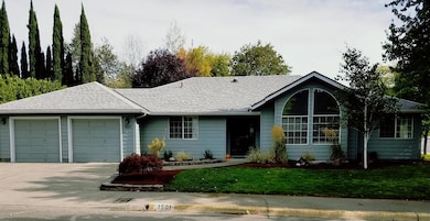 1501 NW Thompson Way, Grants Pass, OR 97526 - photo 5