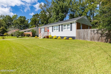 700 Maple St, Jacksonville, NC 28540 - photo 3